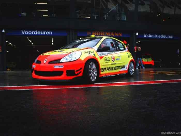 Race auto - Renault Clio III te koop 1