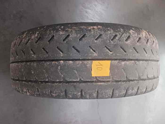 2 Michelin R21 en 19/58-15 avec 70% d’usure 4