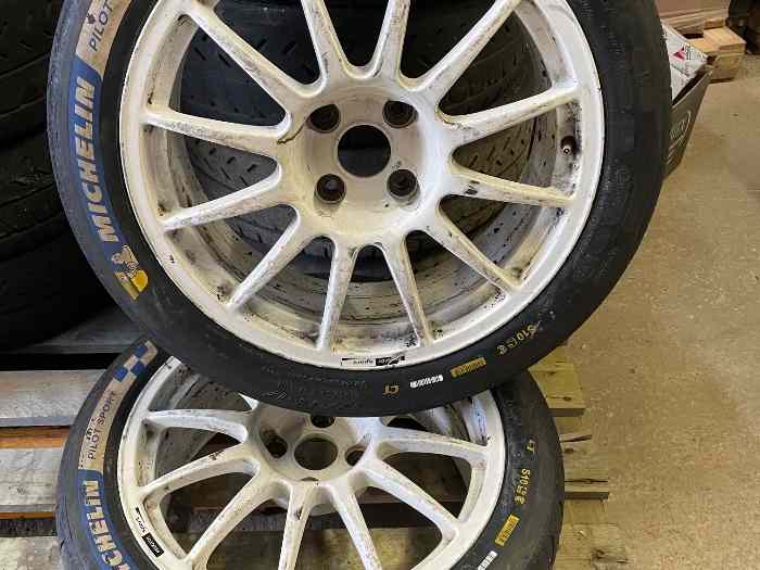 Pneus Michelin 17 + jantes 0