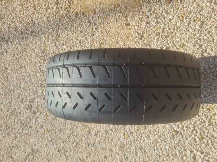 2 pneus neufs Michelin r11 19/58-15 2