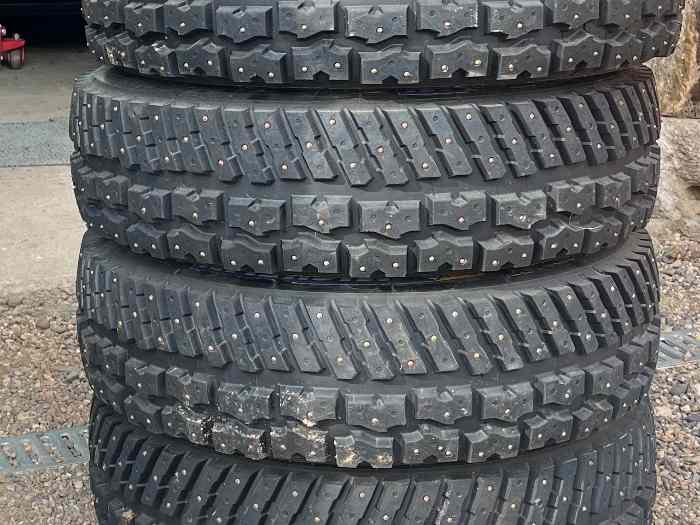 Pneu clou Michelin en 15 1