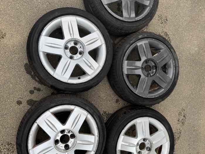 5 jantes avec pneus neuf Clio 2 RS 0