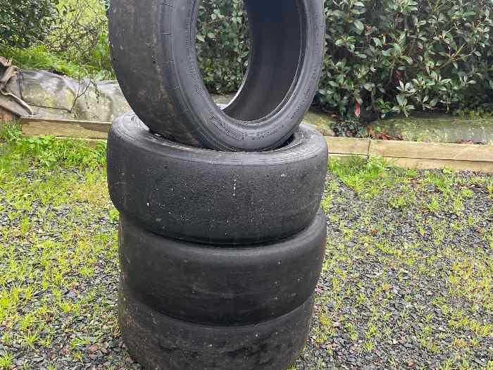 Pneus slick Yokohama 14