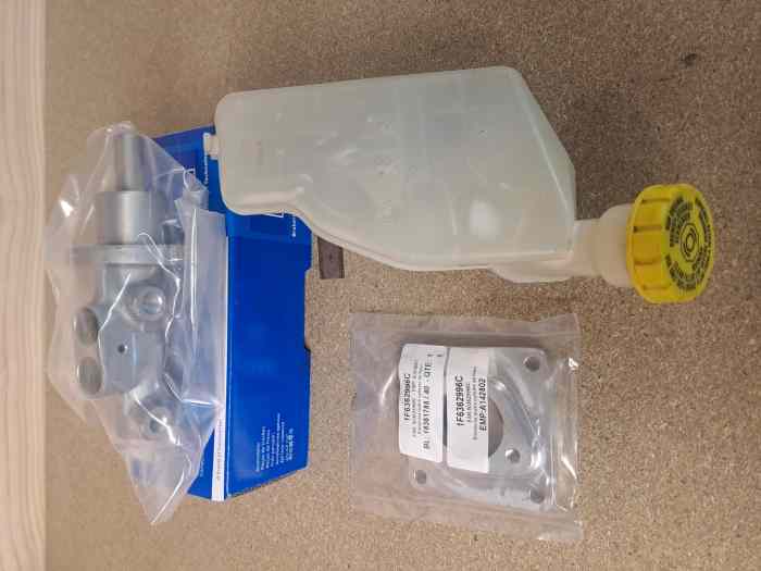 Maitre-cylindre PSA 22.2 C2/208 2 sort...