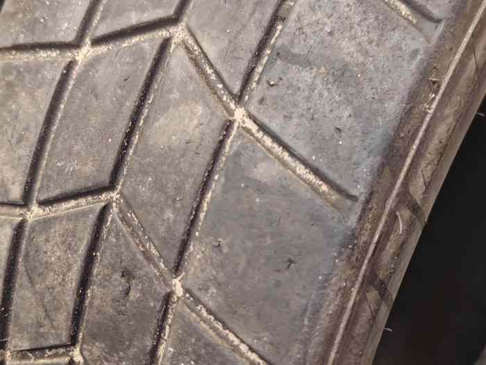Pneu hankook w 16 pouces 1