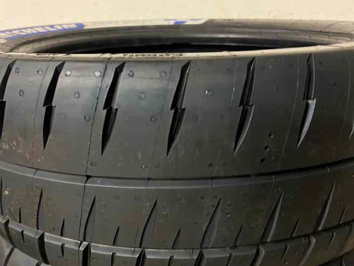 Michelin H31 Neuf 18 pouces 1