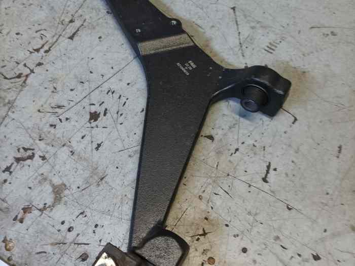 BRAS INFERIEUR AVG NEUF 106 SAXO ou 106 2