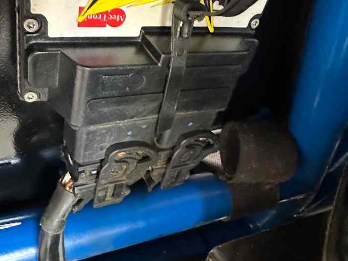 Vend moteur r6 , faisceau , shifter , échappement , réservoir 2