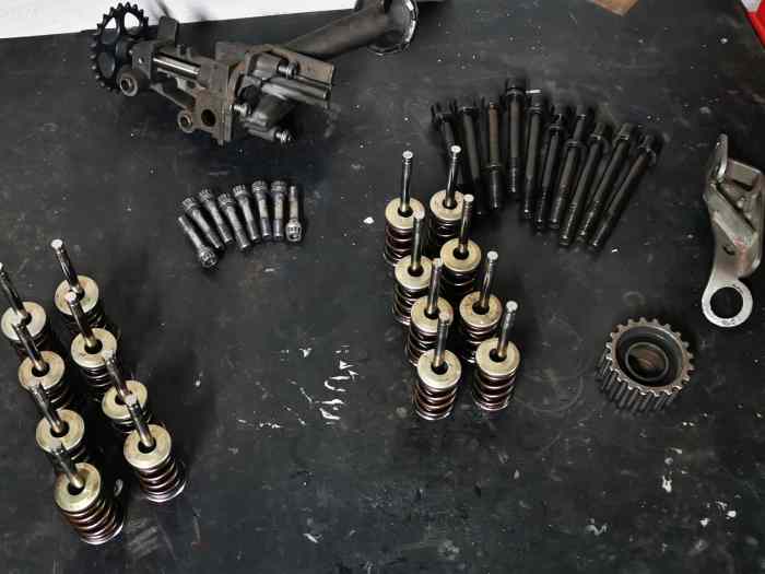 Pièces moteur F7R714