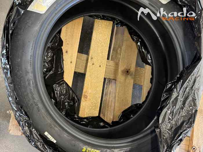 Pneu neuf Michelin 17 0