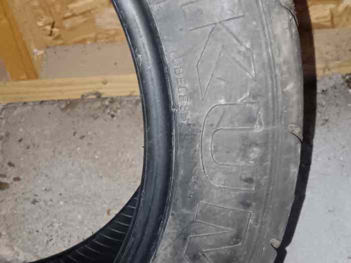 2 pneus pluie khumo tw02 presque neuf en 15 1