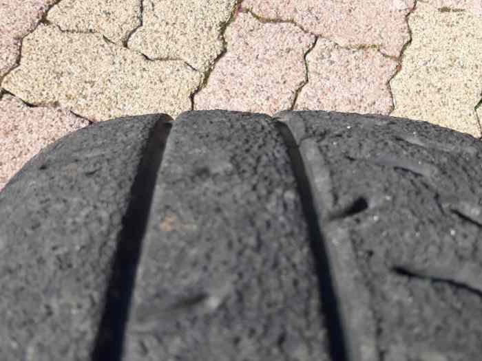 4 pneus Yokohama ADVAN 051T Medium 195/50 R16 1