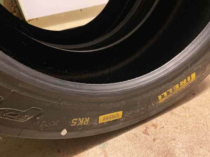Lot Pneus pirelli 16 pouces neuf 1