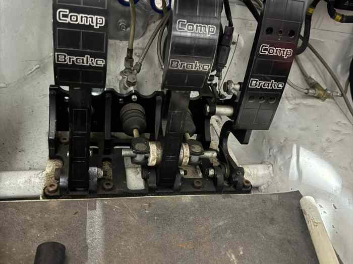 SE VENDE CLIO F2000 3