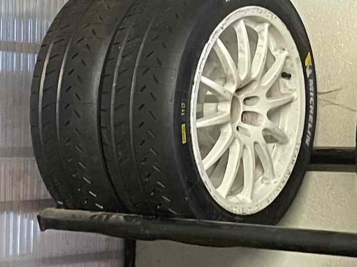 Pneu r 11 neuf - p0 en 17p 3