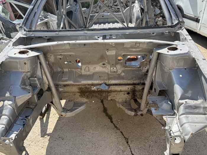 Caisse 106 accidentée avec Sparco rac 2