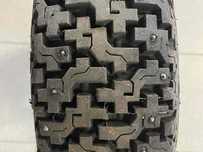 Roues Hiver Austin Mini Cooper 10 pouces avec pneus cloutés 1