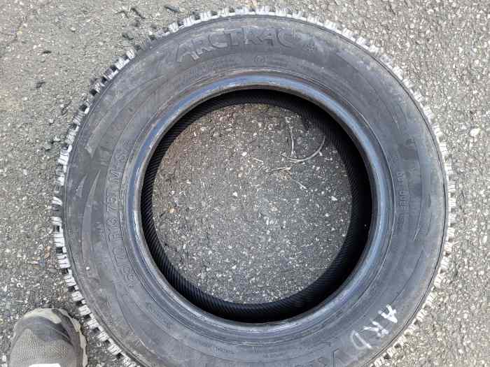 Pneus clous 13 pouces 0