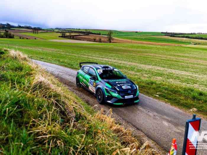 RENAULT CLIO RALLY3 avec lots de bord 2