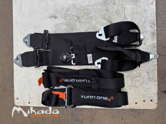 Paire Harnais 6 Points Turn One FIA 2025 1