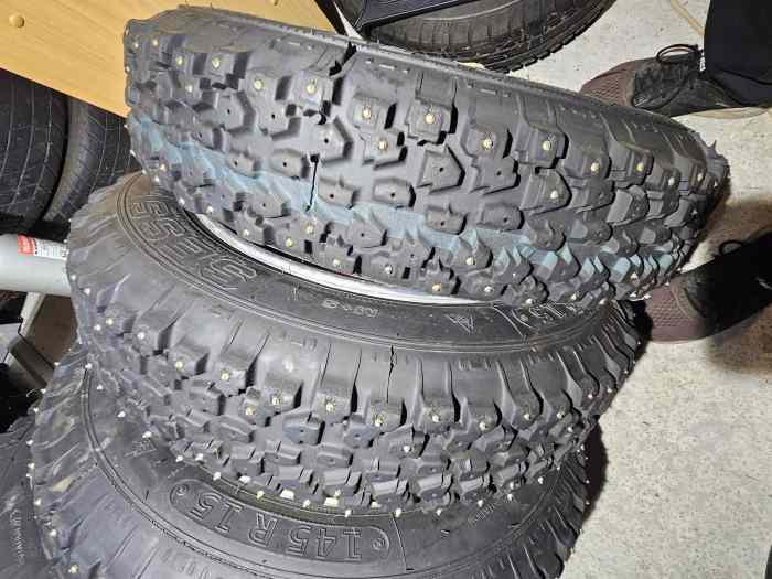 PNEUS CLOUS ET NEIGE 2