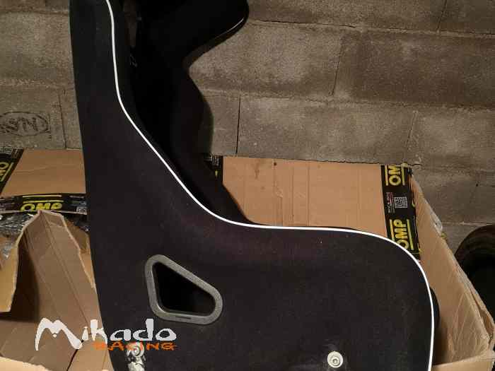 Siège baquet Turn One à oreille 1