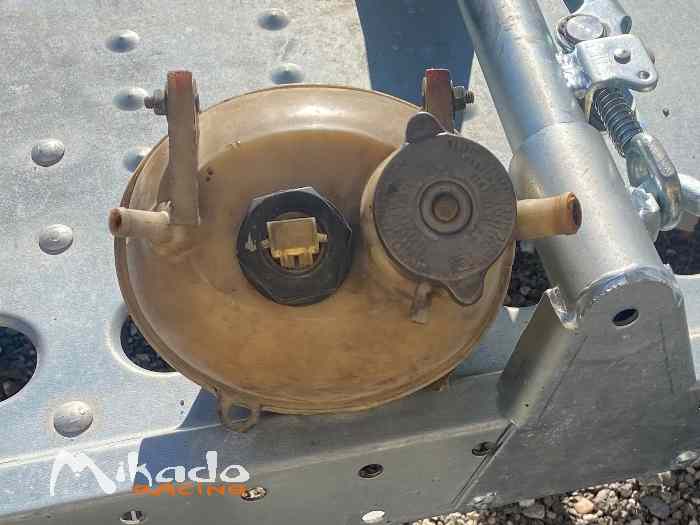 Vases expansion Peugeot 205 1