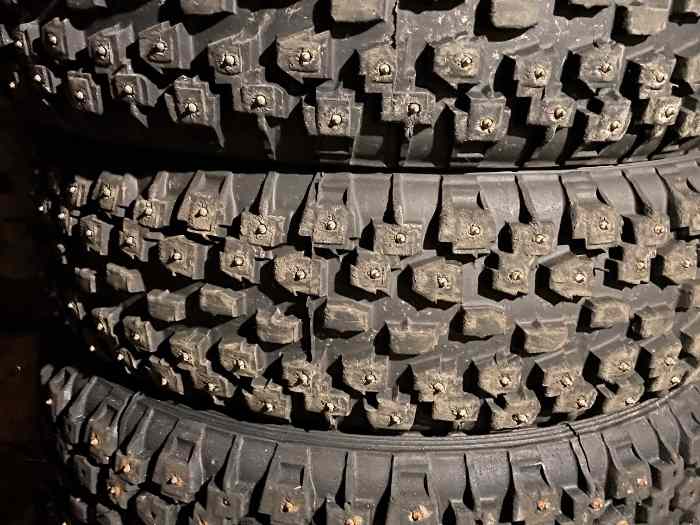6 pneus clou en 15 idéal devoluy ou ronde du jura 1