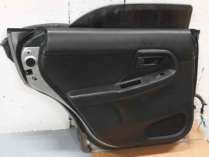 Vends portière AR gauche Subaru Impreza WRX8 1