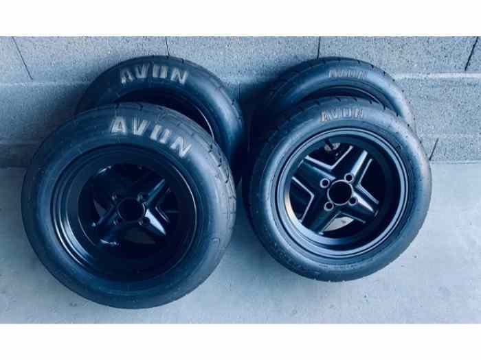 PNEUS AVON SUR JANTES REVOLUTION