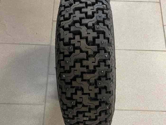 Roues Hiver Austin Mini Cooper 10 pouces avec pneus cloutés 3