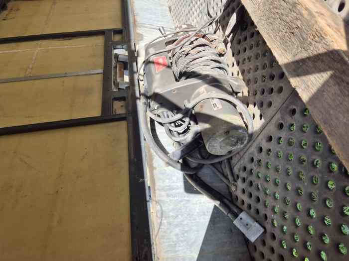 Remorque fermé basculante double essieux 5