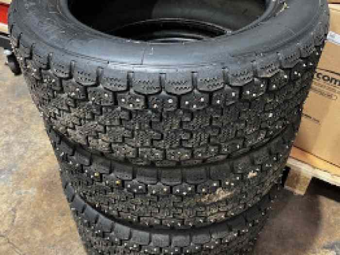 4 Pneus Michelin thermo et clous 15 pouces 0