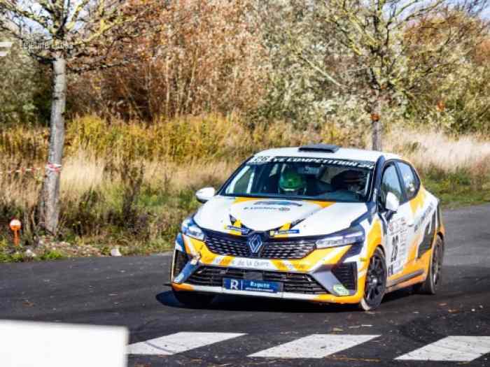 Louez notre Clio RC5 Full Evo – Performance, Fiabilité et Tarif Attractif 0