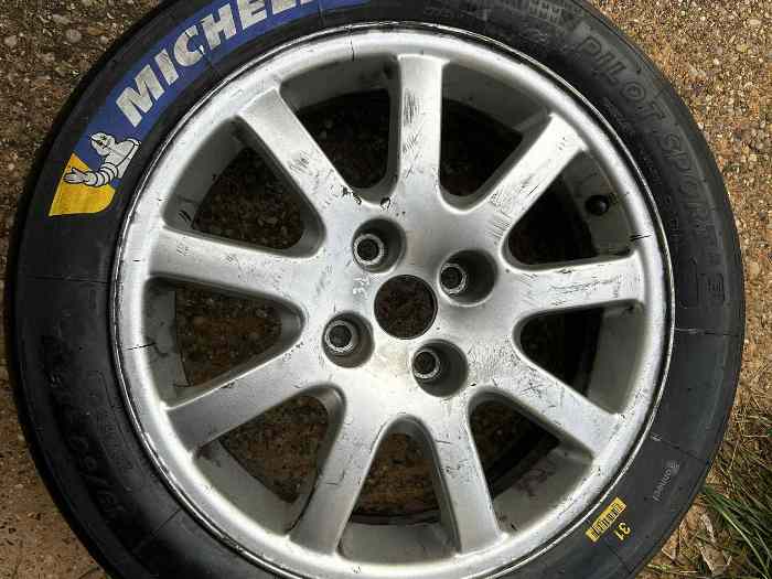 4 Pneus Michelin neufs R31 1