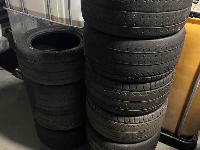 Lot 10 pneus 225/45/13 pirelli d3/d5 vhc