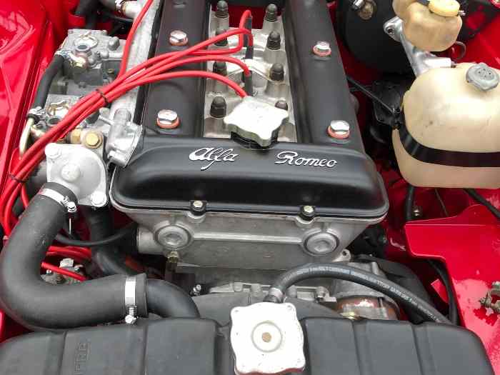 Alfa Romeo 2000 GTV Bertone Groupe 1 – PTH 2030 – État Neuf 3