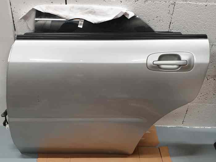 Vends portière AR gauche Subaru Impreza WRX8 0