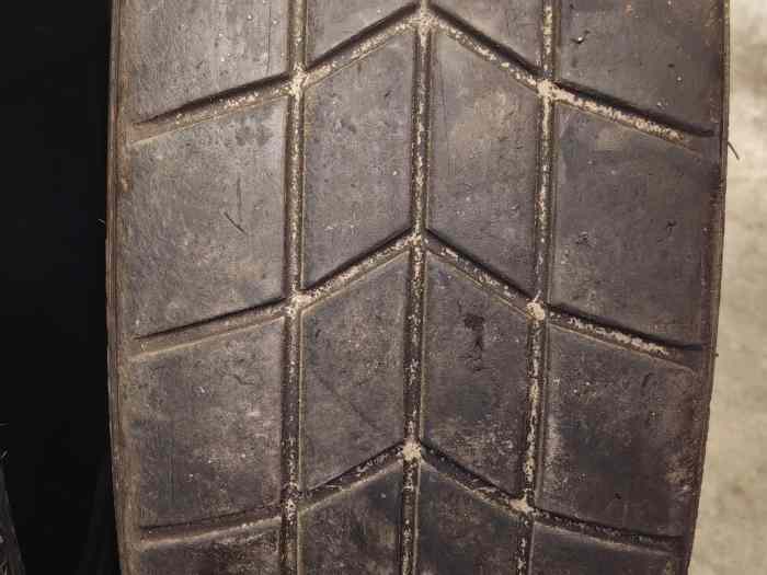 Pneu hankook w 16 pouces