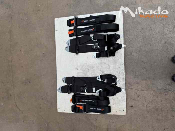 Paire Harnais 6 Points Turn One FIA 2025 0