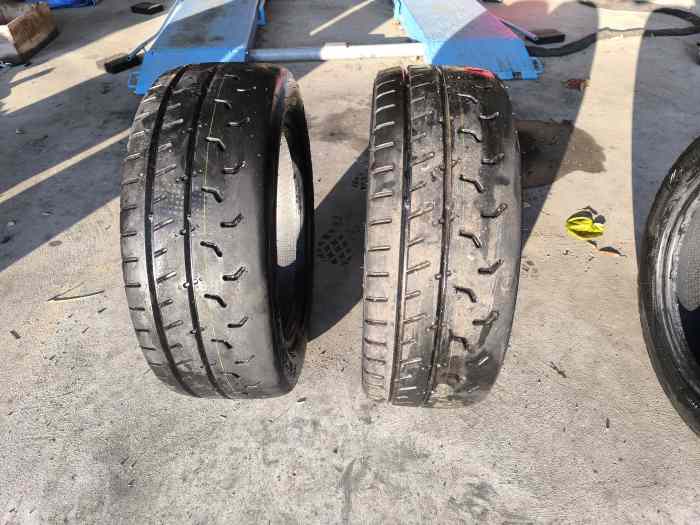 Lot 3 pneus Khumo TM02 180/580 R15 0