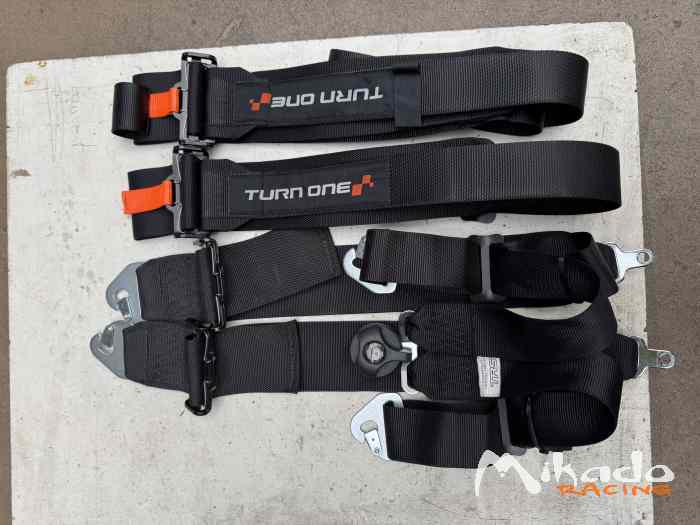 Paire Harnais 6 Points Turn One FIA 2025 2