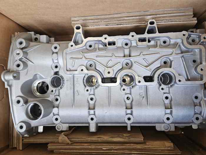 Culasse f4r 832 neuve clio 3 rs. 0