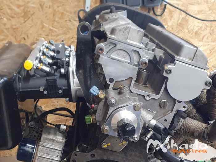 Culasse avec 4 papillons XU10J4RS 240 ...