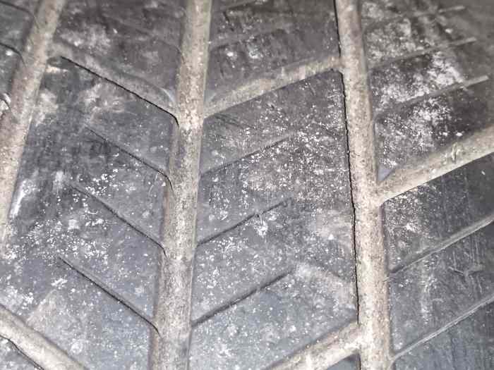 2 pneus pluie khumo tw02 presque neuf en 15 0