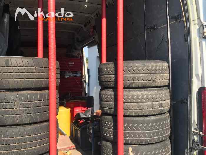 Barre maintien pneumatiques