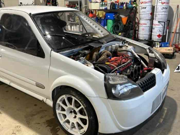 SE VENDE CLIO F2000 0