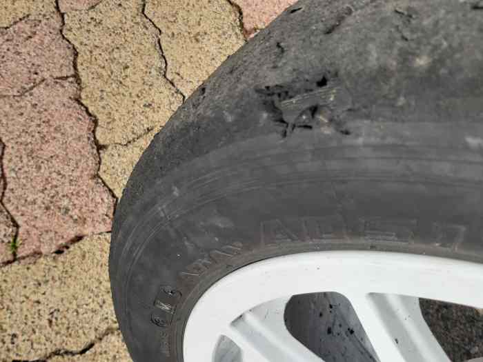 4 pneus Yokohama ADVAN 051T Medium 195/50 R16 2