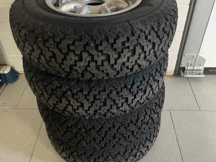 Roues Hiver Austin Mini Cooper 10 pouces avec pneus cloutés 4