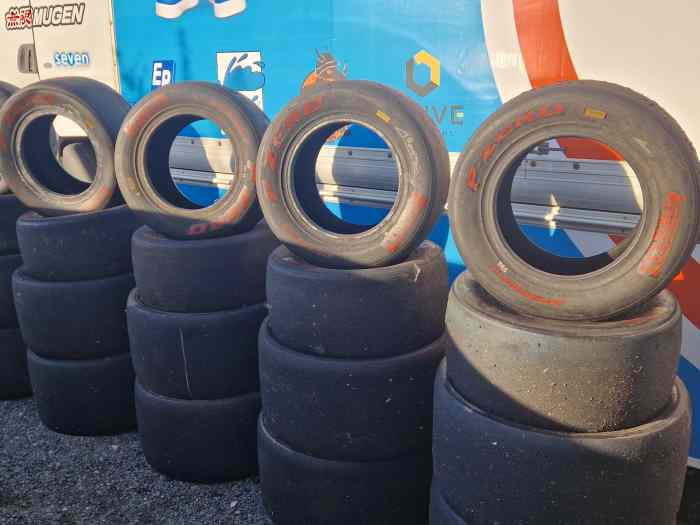 Pneus Pirelli cote rouge 0